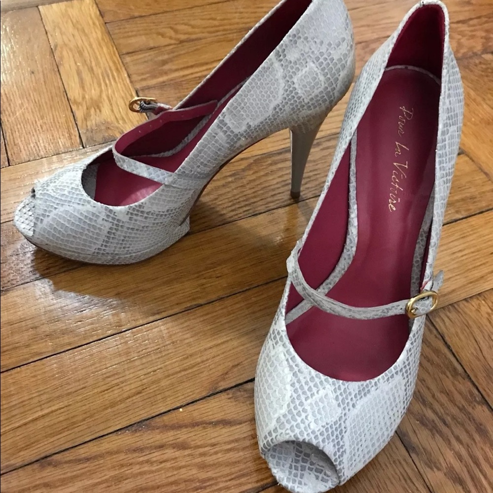 Pour la Victoire open toe pumps